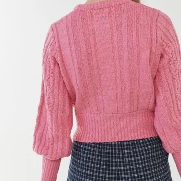 Urban Outfitters Pink Chloe Cable Knit Sweater Sz SP seen on The Series Trinkets - Picture 4 of 12